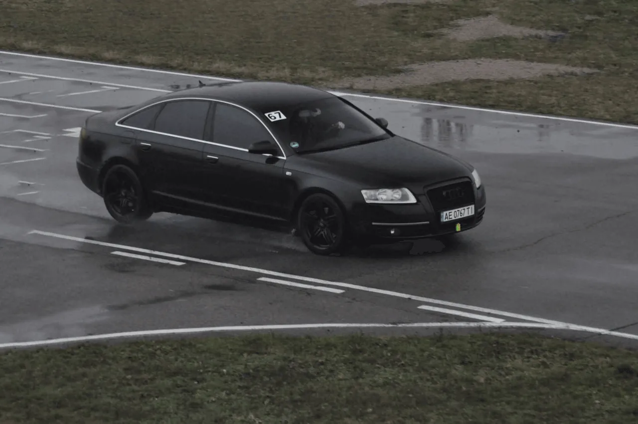 Audi A6 у дрифті